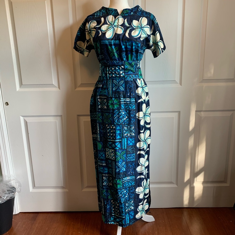 Incredible vintage Hawaiian dress removable sash